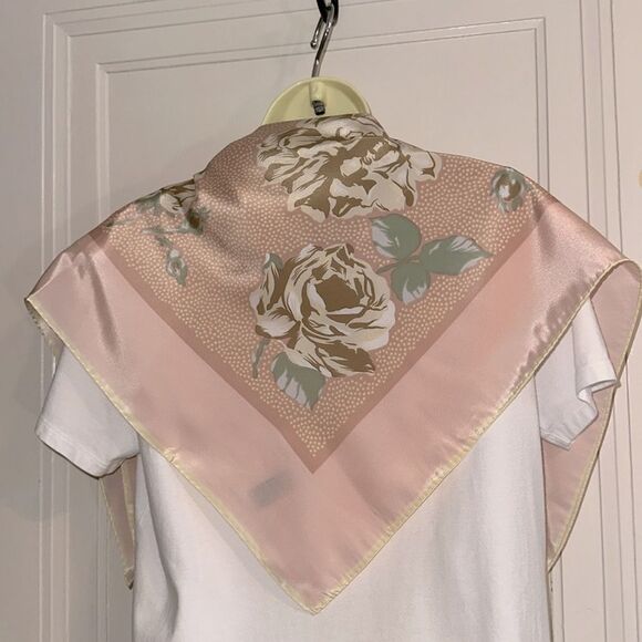 Vtg  70s/80s Basha Very Large Pink, Tan, Cream & Green Floral Polyester Scarf - Picture 8 of 9